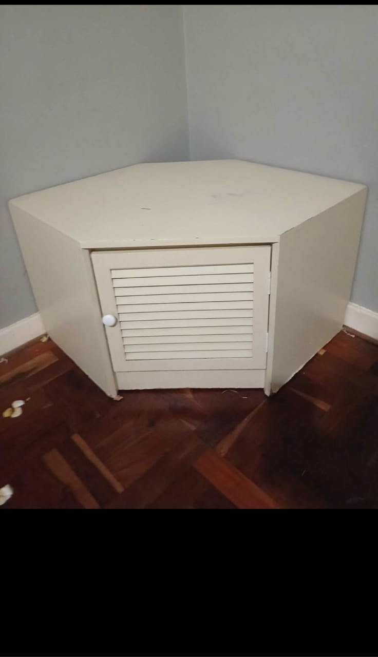 Toiletry/bedding cabinet