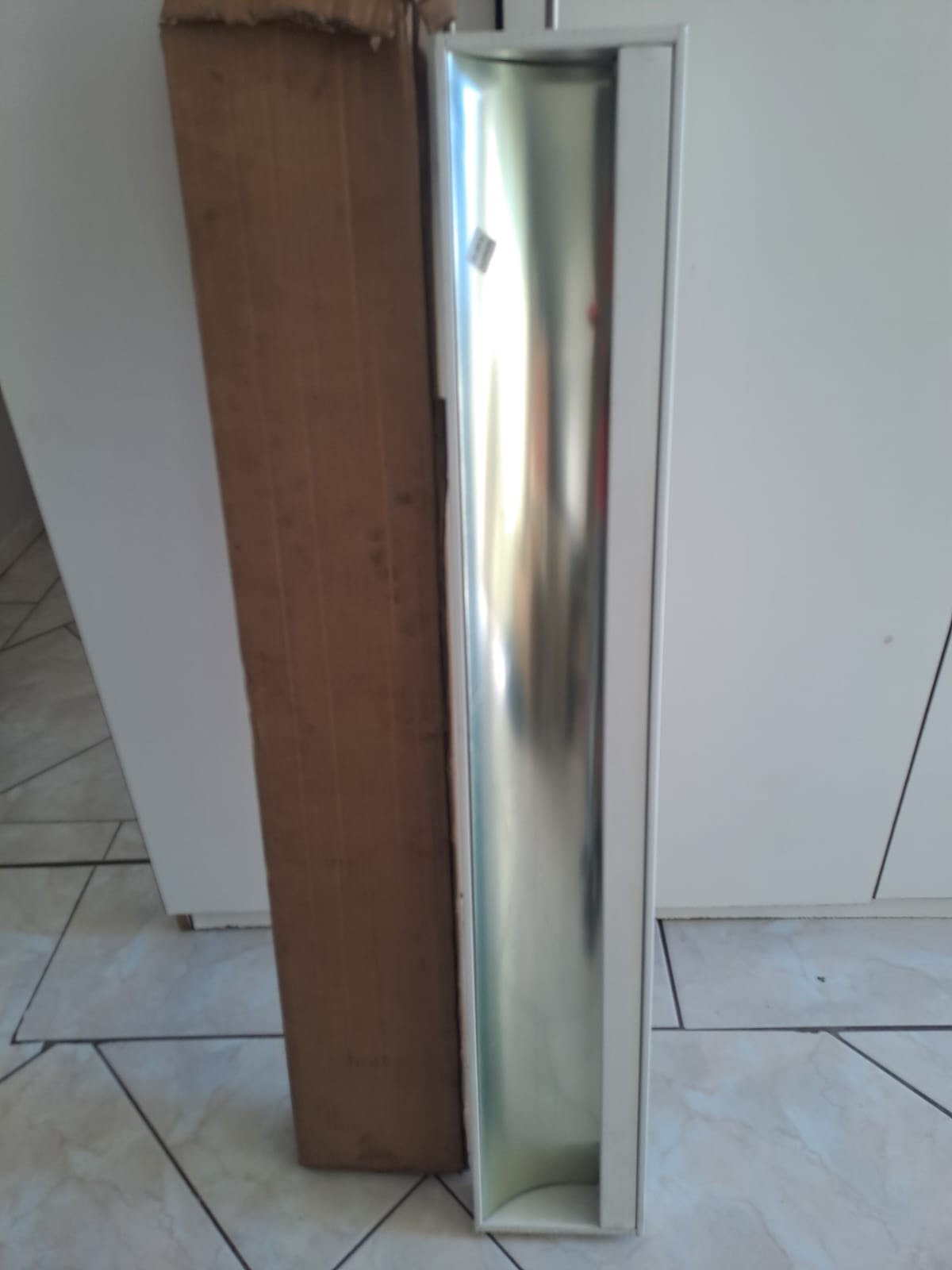 1x florescent light fixture 1.2m